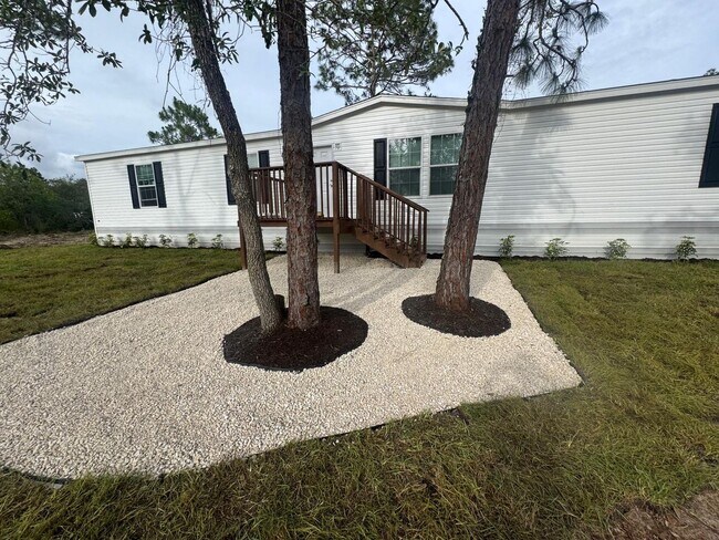 Building Photo - 5/3 Brooksville Available Now