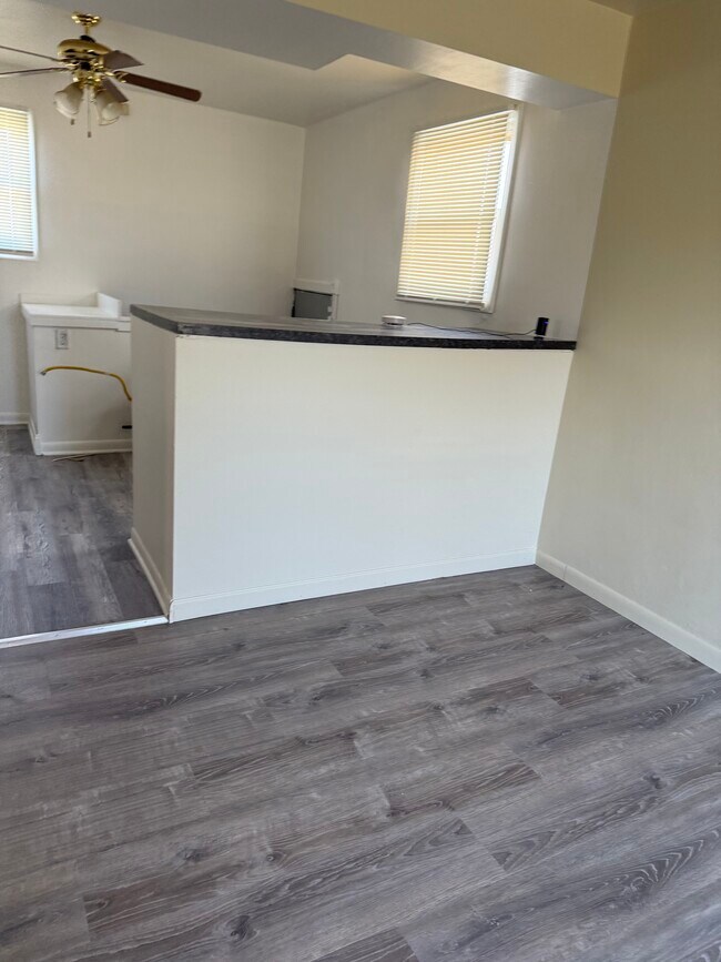 Foto del edificio - 7616 Howard Ave