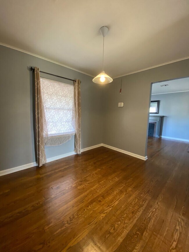 Building Photo - 3 Bedroom house near TU!!!