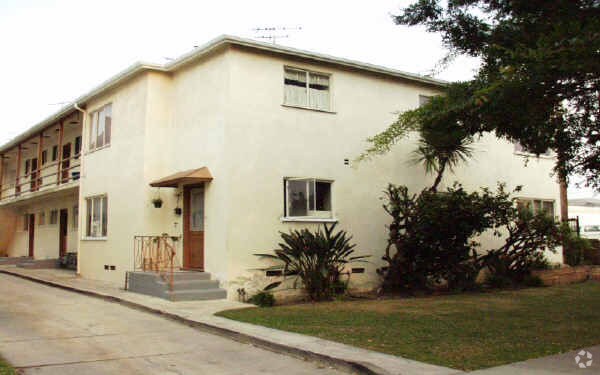 Building Photo - 1252 S La Jolla Ave