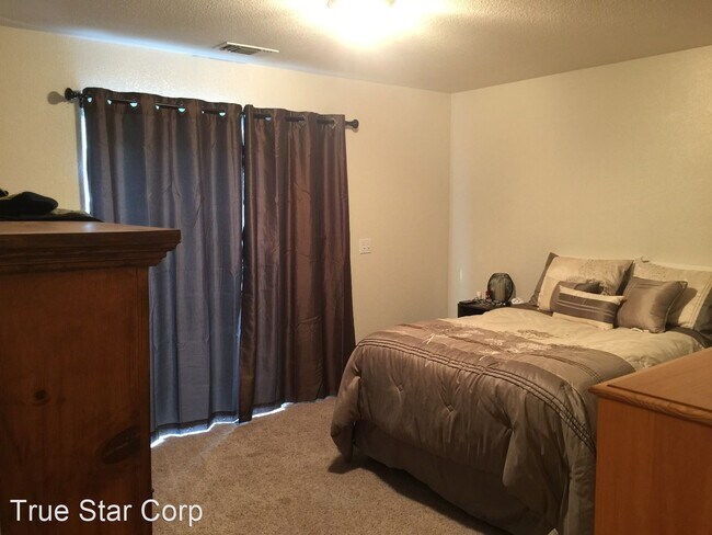 Building Photo - 1115 Shadow Mountain Dr