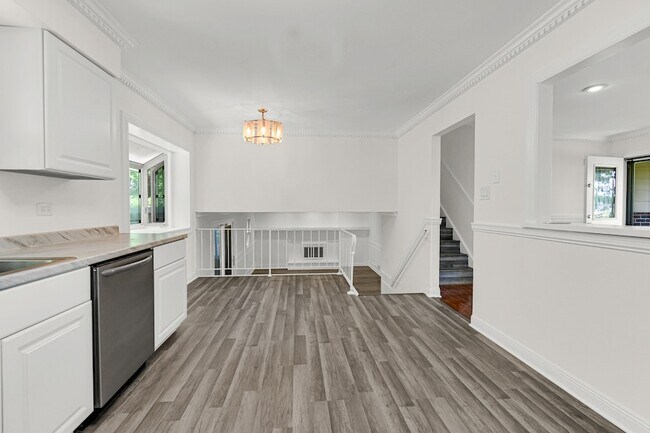 Building Photo - 3252 87th St