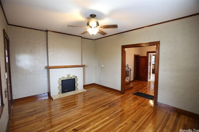Building Photo - 301 Thayer St