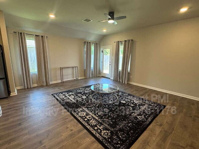 Building Photo - 113 S Lakepointe Dr