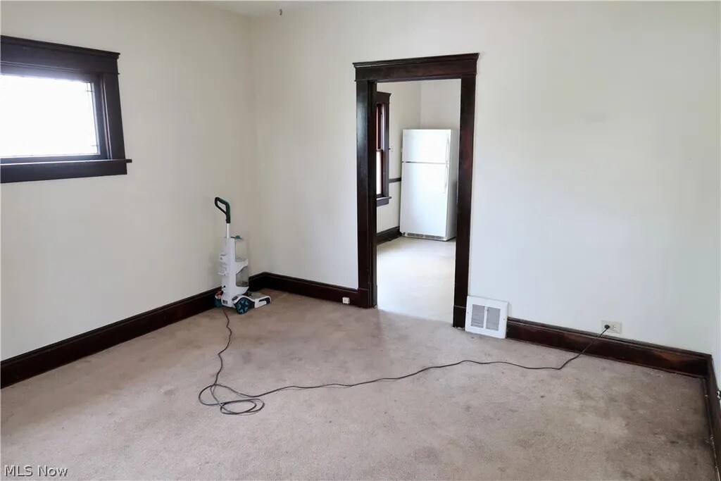 4181 E 144th St Cleveland, OH 44128 – photo 3