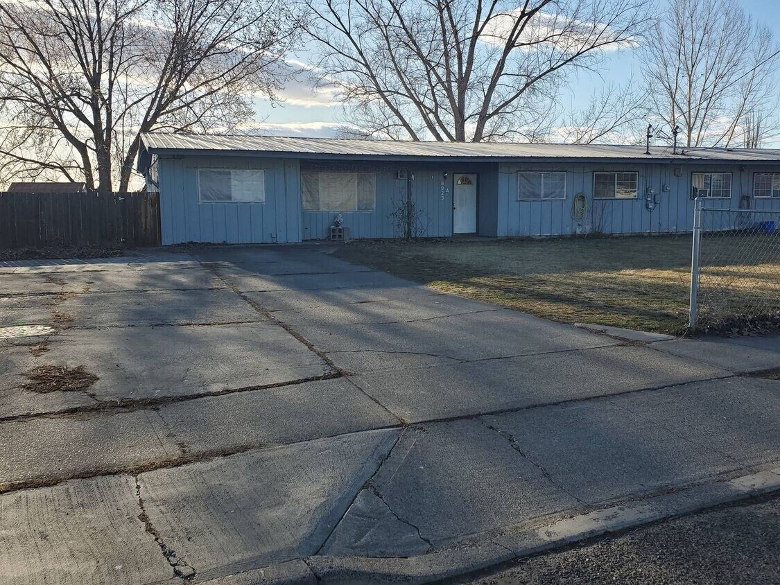 8923 Travis Dr, Moses Lake, WA 98837 Room for Rent in Moses Lake, WA