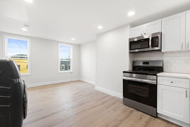 Building Photo - 173 Van Horne St