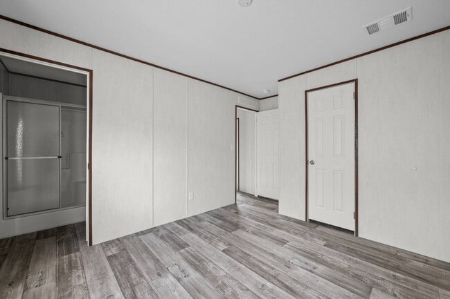 Building Photo - 3150 Plateau Dr