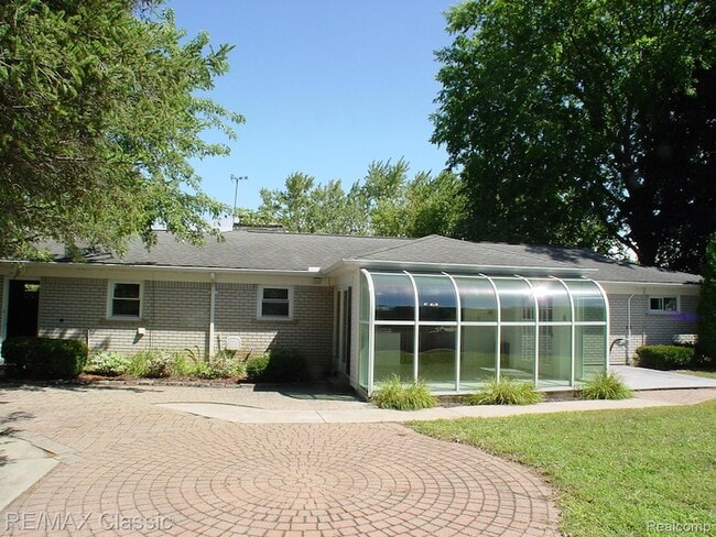 Building Photo - 47605 Powell Rd
