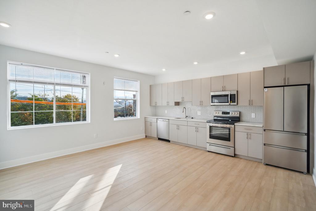 Primary Photo - 646 N 32nd St