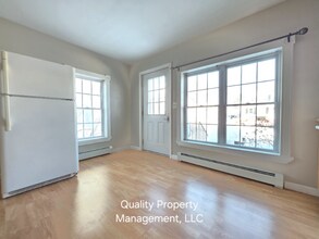 Building Photo - 208 Grove St
