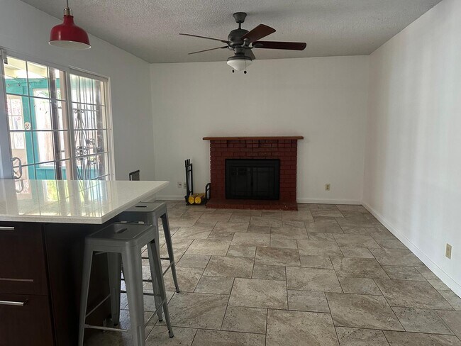 Building Photo - 115 Azalea Ct
