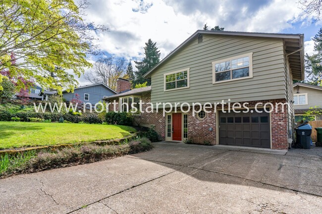 Foto del edificio - Charming and Spacious Lake Oswego Home