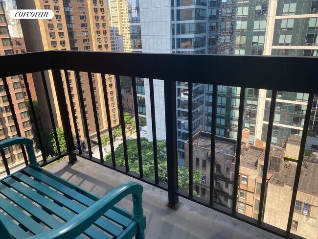 Foto del edificio - 250 E 40th St