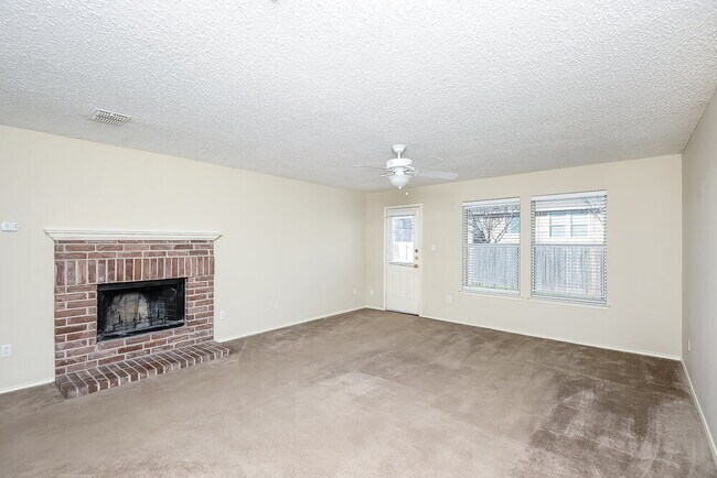 Foto del edificio - 6057 Arabian Ave