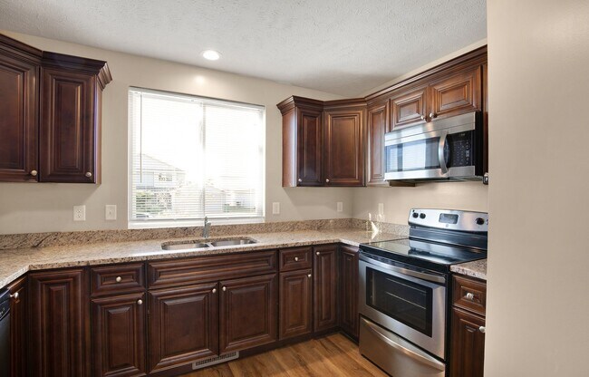 Building Photo - Newer Construction Home in Great Family Ne...