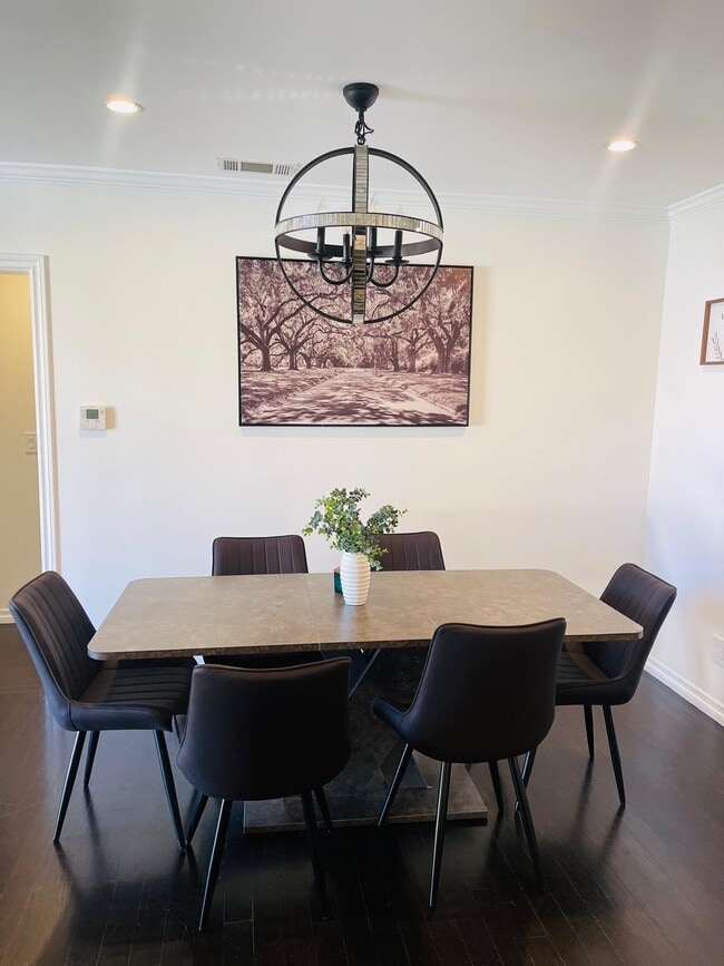 Foto del edificio - 17946 Valley Vista Blvd