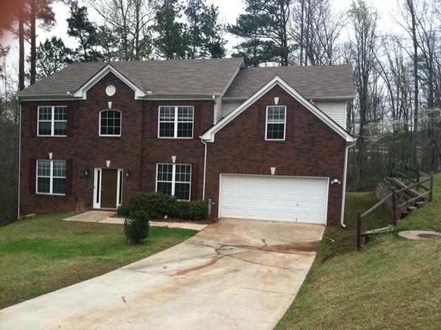 Primary Photo - 4 bed and 2.5 bath in Lithonia!