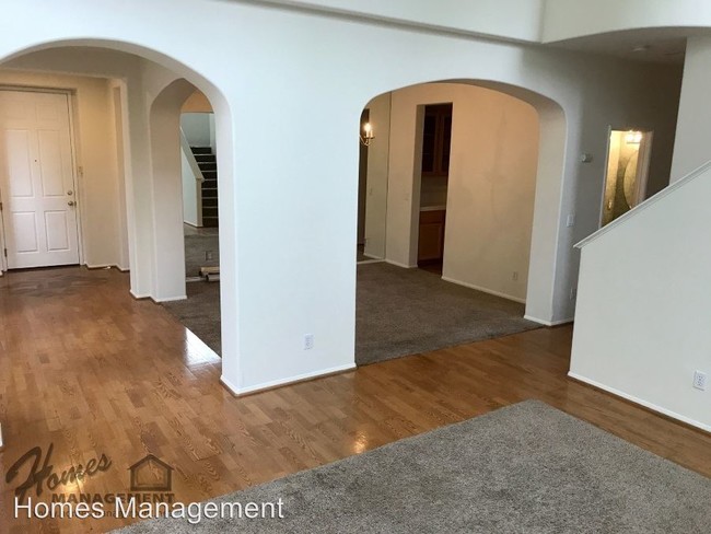 Building Photo - 1056 Tesoro Ave