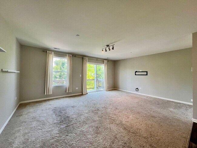 Building Photo - 1464 Lake Ridge Ct
