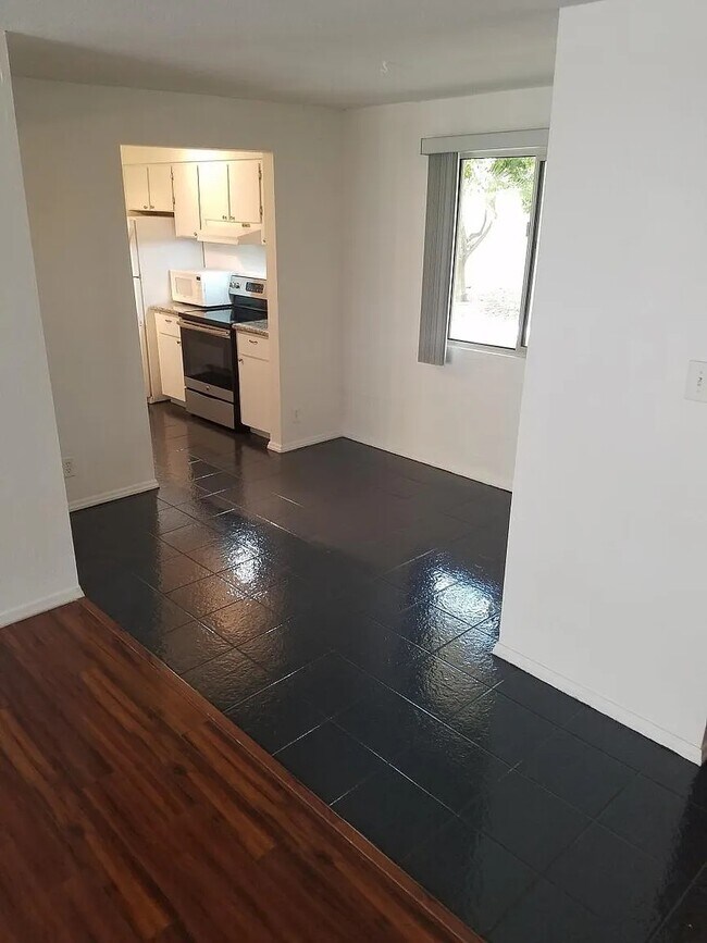 Foto del edificio - 7625 E Camelback Rd
