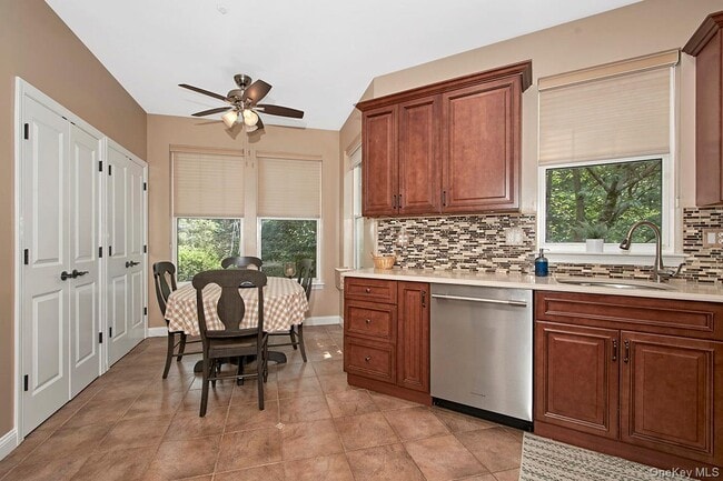 Building Photo - 1 Wyldwood Dr