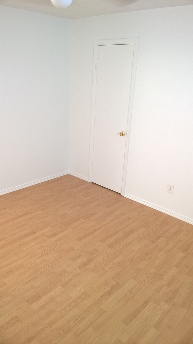 Foto del edificio - 1034 W Village Ct