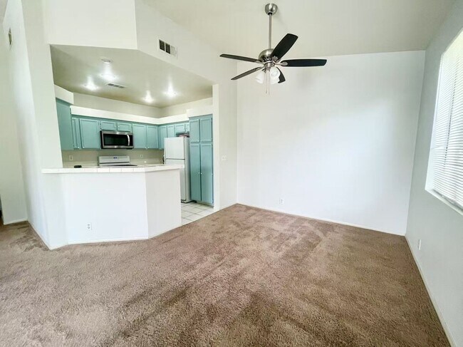 Building Photo - BEAUTIFUL 3 BEDS WITH 2 BATH U