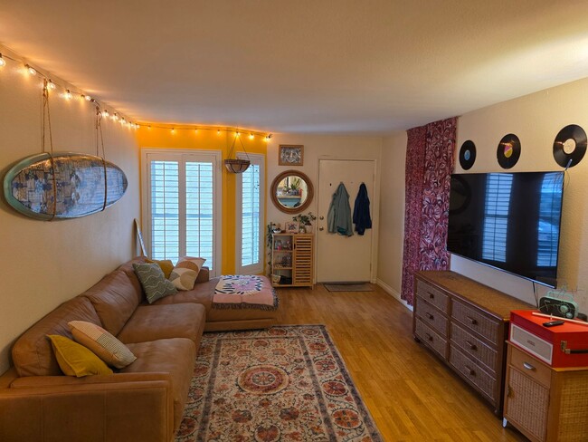 Foto del edificio - 2 bedroom home in downtown Carlsbad walking distance to the beach