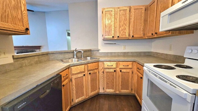 Building Photo - 3579 Blue Jay Way