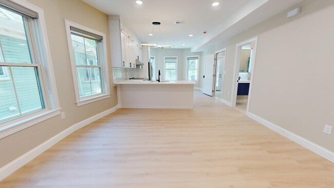 Building Photo - 231 Highland Ave