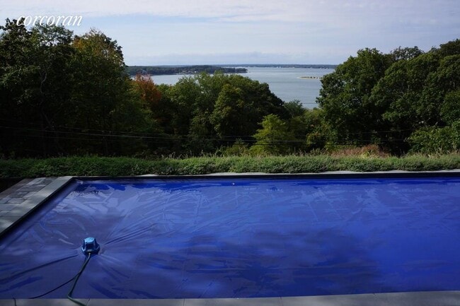 Foto del edificio - 1 Bayview Ave