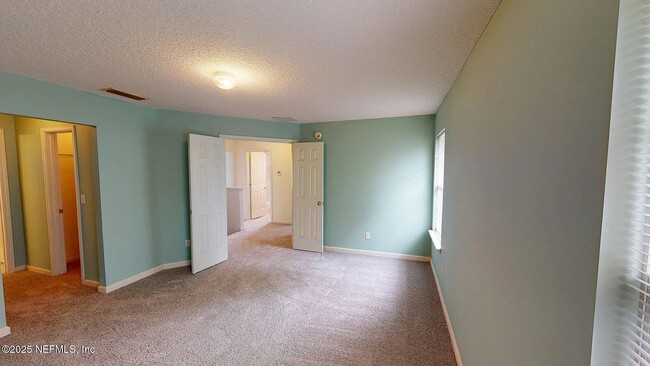 Cama - 1873 Enterprise Ave