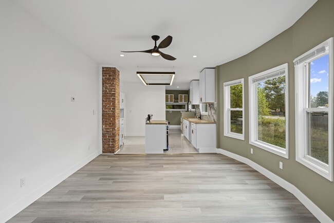 Building Photo - 520 Smith St