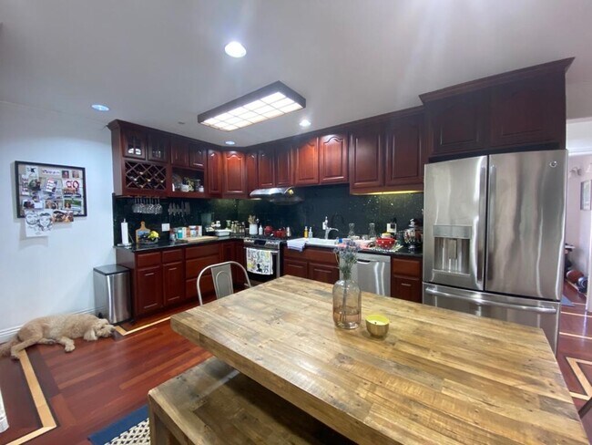 Foto del edificio - 499 33rd Ave
