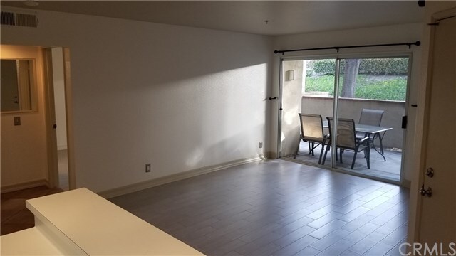 Building Photo - 215 S Cross Creek Rd