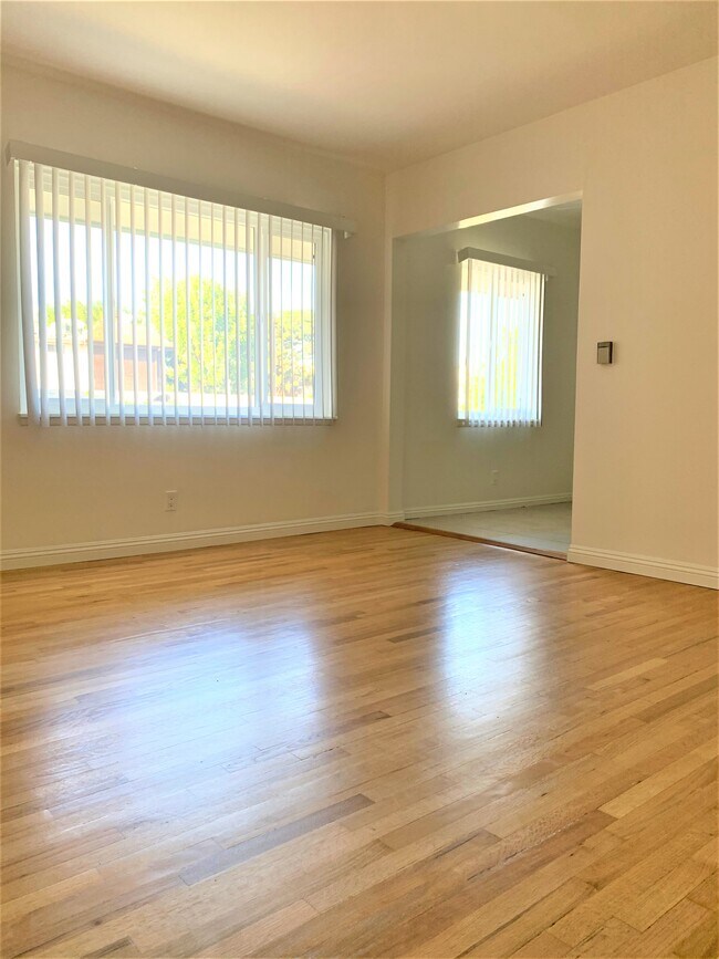 Living Room 1A - 1643 Colby Ave