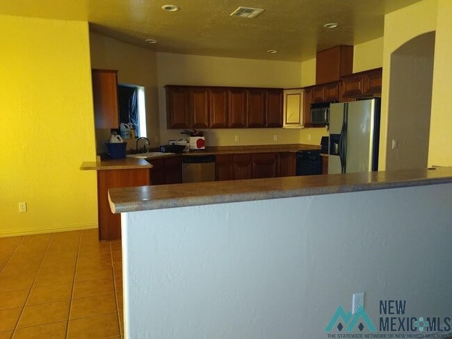 Building Photo - 2108 S Shelly Dr