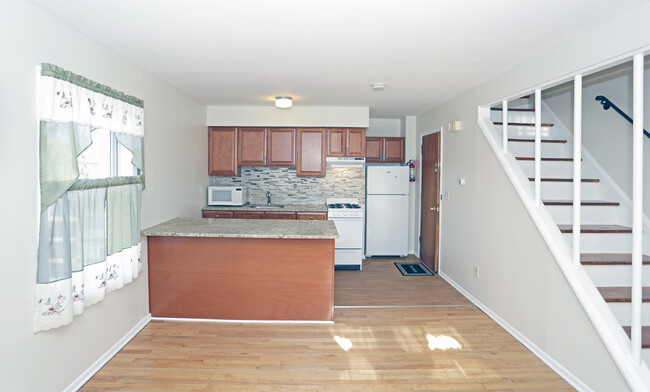 Living Area - 317 E Westfield Ave
