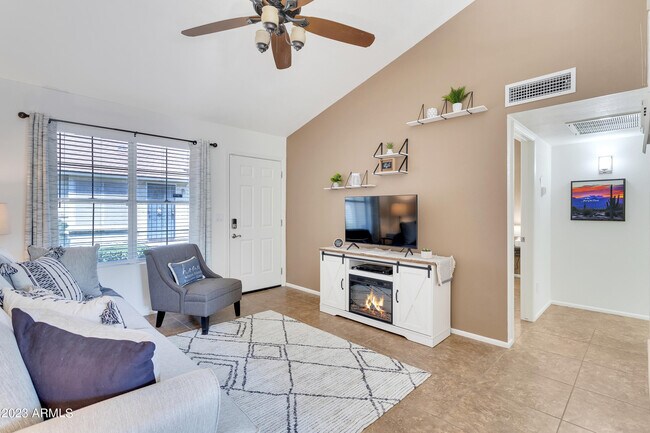 Foto del edificio - 8914 W Desert Jewel Dr