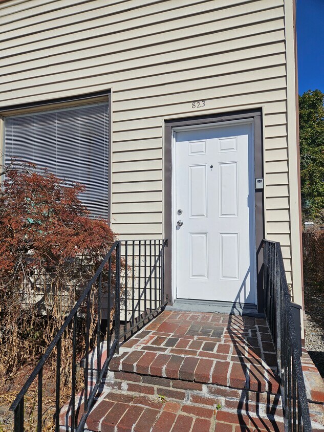 Foto principal - 823 Main St