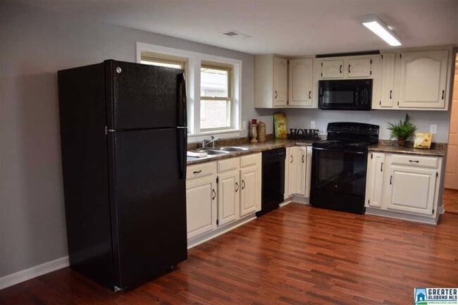Building Photo - 416 Perman Street