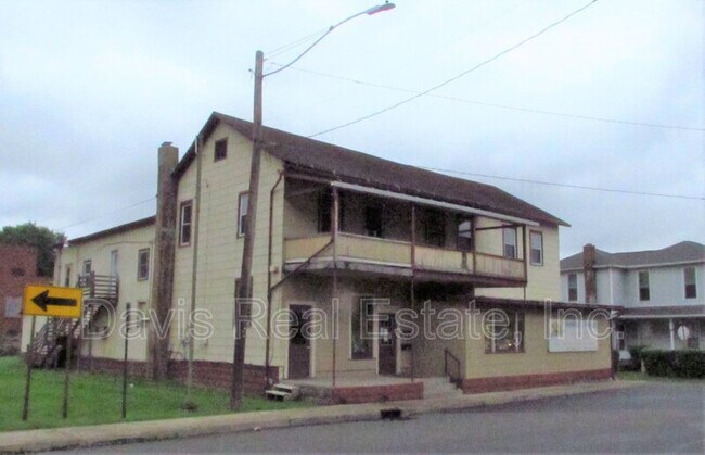Building Photo - 103 Main St