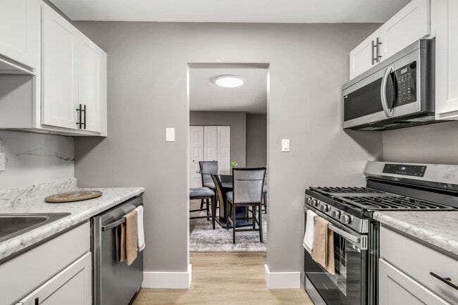 Building Photo - The Ridge Apartments