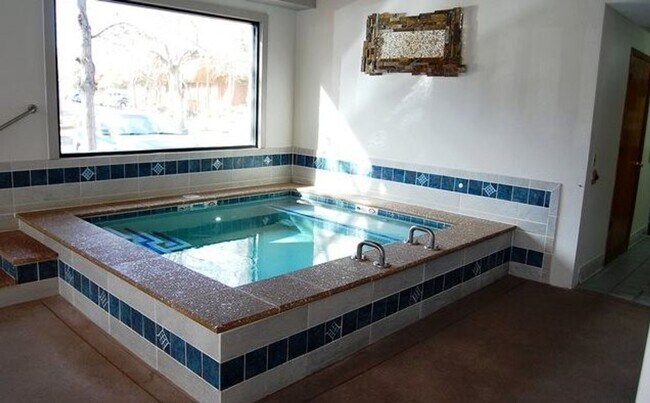 Building Photo - Apartment For Rent In Gold Run Condos In B...