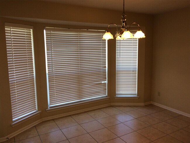 Foto del edificio - 4009 Hunter Creek Dr