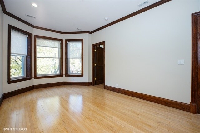 Foto del edificio - 2327 N Southport Ave