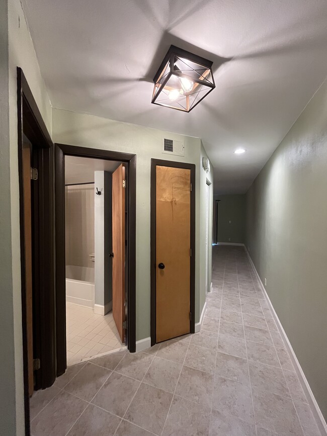Building Photo - 1255 Ponce Island Dr