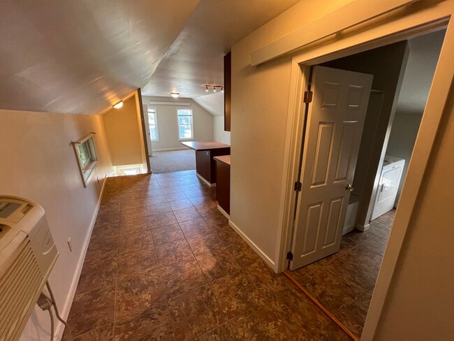 Building Photo - 310 Ash St