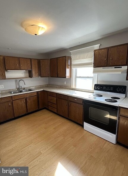 Building Photo - 2566 Nottingham Way